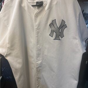 Majestic White Derek Jeter Baseball Jersey.